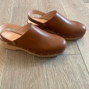 J. Crew women’s convertible leather clogs. Tan size 8.5